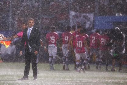 Lavallén muy dolido por sus jugadores y por los miles de aficionados de Colón Lavallén muy dolido por sus jugadores y por los miles de aficionados de Colón