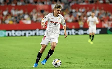 Pozo en un partido de Europa League con el Sevilla Pozo en un partido de Europa League con el Sevilla