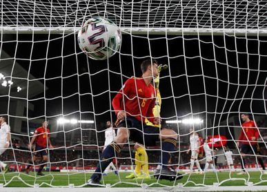 7-0. Festín para asegurarse ser primera de grupo 7-0. Festín para asegurarse ser primera de grupo