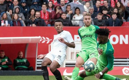 Koundé: "Tenemos que mejorar cosas para estar más tranquilos" Koundé: "Tenemos que mejorar cosas para estar más tranquilos"