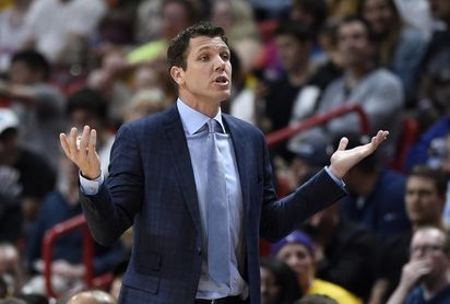 Mujer que acusó a Luke Walton de agresión sexual retira la demanda Mujer que acusó a Luke Walton de agresión sexual retira la demanda