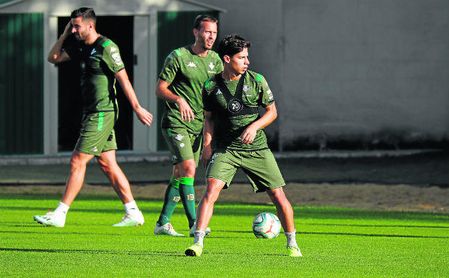 El Lyon se suma a la puja por Diego Lainez El Lyon se suma a la puja por Diego Lainez