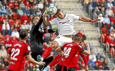 Diego Carlos, en la acción del 0-1 en Son Moix. Diego Carlos, en la acción del 0-1 en Son Moix.