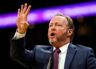Mike Budenholzer y Billy Donovan nombrados Entrenadores del Mes de diciembre Mike Budenholzer y Billy Donovan nombrados Entrenadores del Mes de diciembre