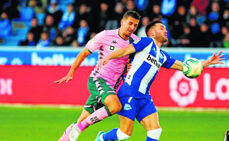 Feddal vio la cuarta cartulina roja del Betis este curso. Feddal vio la cuarta cartulina roja del Betis este curso.