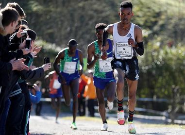 Los africanos Worku y Obiri imponen su dominio en el Cross de Elgoibar Los africanos Worku y Obiri imponen su dominio en el Cross de Elgoibar