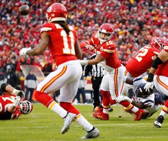 51-31. Mahomes lidera remontada histórica de Chiefs ante Texans 51-31. Mahomes lidera remontada histórica de Chiefs ante Texans