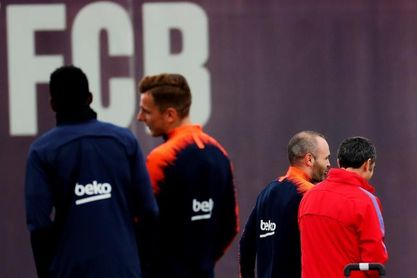Iniesta critica las formas del Barça en el caso Valverde Iniesta critica las formas del Barça en el caso Valverde