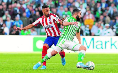 El internacional francés Nabil Fekir recibe una media de 3,4 faltas por encuentro. El internacional francés Nabil Fekir recibe una media de 3,4 faltas por encuentro.