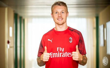 Kjaer, con su nuevo club. Kjaer, con su nuevo club.
