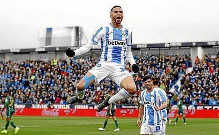 En-Nesyri es el delantero elegido por Monchi para reforzar al Sevilla. En-Nesyri es el delantero elegido por Monchi para reforzar al Sevilla.