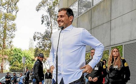 Iker Casillas podría presentarse a las elecciones de la RFEF. Iker Casillas podría presentarse a las elecciones de la RFEF.