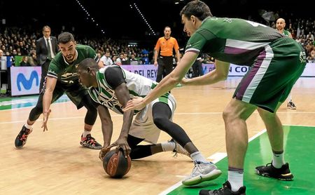 Tropiezo bético en el derbi y fin a la racha(66-88) Tropiezo bético en el derbi y fin a la racha(66-88)