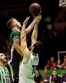 66-88. Los tiradores dan a Unicaja el derbi en la cancha del Coosur Betis 66-88. Los tiradores dan a Unicaja el derbi en la cancha del Coosur Betis