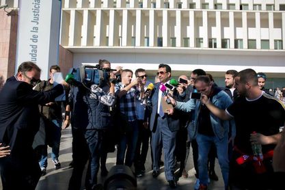 La Policía Nacional interviene las instalaciones del Málaga por orden judicial La Policía Nacional interviene las instalaciones del Málaga por orden judicial