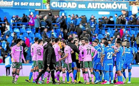 El Betis dio la cara en Getafe, hasta que intervino el árbitro. El Betis dio la cara en Getafe, hasta que intervino el árbitro.
