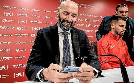 Monchi ya ha empezado a pensar en el mercado estival. Monchi ya ha empezado a pensar en el mercado estival.