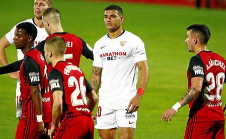 Diego Carlos cometió un penalti ante el Mirandés por propinar un codazo en el área a un rival. Diego Carlos cometió un penalti ante el Mirandés por propinar un codazo en el área a un rival.