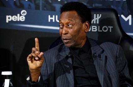 Pelé sufre "cierta" depresión debido a problemas de salud, dice su hijo Pelé sufre "cierta" depresión debido a problemas de salud, dice su hijo