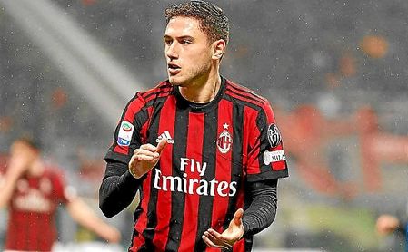 Davide Calabria, en un partido con la elástica del AC Milan. Davide Calabria, en un partido con la elástica del AC Milan.