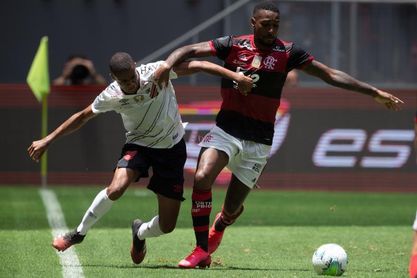 3-0. El Flamengo vence al Atlético Paranaense y gana su primer título de 2020 3-0. El Flamengo vence al Atlético Paranaense y gana su primer título de 2020