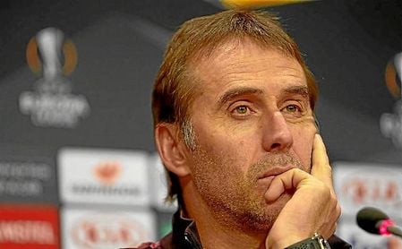 Julen Lopetegui, técnico del Sevilla, en un rueda de prensa de la Europa League. Julen Lopetegui, técnico del Sevilla, en un rueda de prensa de la Europa League.