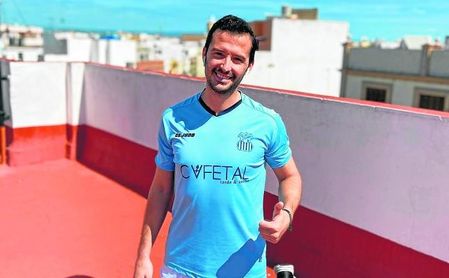 Antonio, ya recuperado, se ejercita en su casa con el plan individualizado del club y con la ilusión de volver a estar en forma pronto. Antonio, ya recuperado, se ejercita en su casa con el plan individualizado del club y con la ilusión de volver a estar en forma pronto.