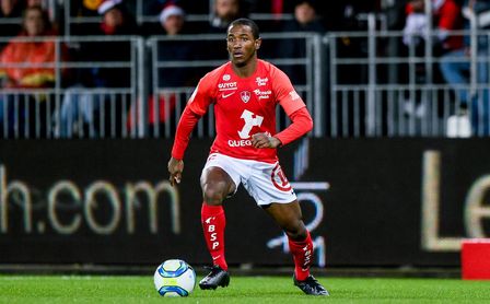 A Ibrahima Diallo se le queda ya pequeño el Brest. A Ibrahima Diallo se le queda ya pequeño el Brest.