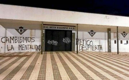El beticismo estalla: "Directiva dimisión". El beticismo estalla: "Directiva dimisión".