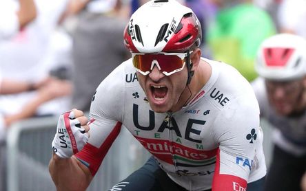 Kristoff, primer líder en un caótico estreno del Tour Kristoff, primer líder en un caótico estreno del Tour