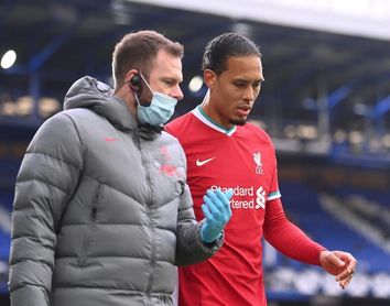 Al Liverpool se le escapa el derbi de Merseyside y pierde a Van Dijk Al Liverpool se le escapa el derbi de Merseyside y pierde a Van Dijk
