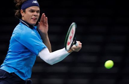 Medvedev, primer finalista de París tras derrotar a Raonic Medvedev, primer finalista de París tras derrotar a Raonic