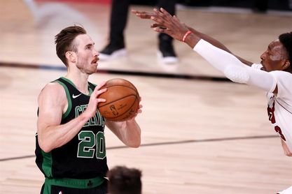Los Hornets consigue al alero Gordon Hayward por cuatro años y 120 millones de dólares Los Hornets consigue al alero Gordon Hayward por cuatro años y 120 millones de dólares