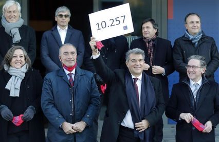 Laporta: "Si la Gestora no deja votar el 24 será un fraude a la democracia". Laporta: "Si la Gestora no deja votar el 24 será un fraude a la democracia".