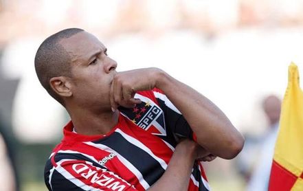 Luis Fabiano podría volver a jugar... tres años después de retirarse. Luis Fabiano podría volver a jugar... tres años después de retirarse.