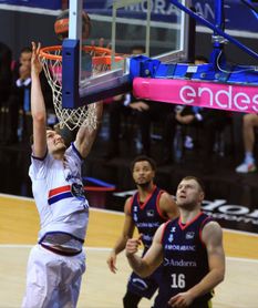 90-71. El MoraBanc asfixia en defensa al Monbus Obradoiro 90-71. El MoraBanc asfixia en defensa al Monbus Obradoiro