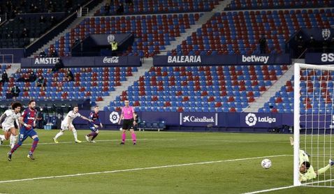 0-1. El Levante acusa la resaca copera y el Osasuna vuelve a ganar fuera 0-1. El Levante acusa la resaca copera y el Osasuna vuelve a ganar fuera