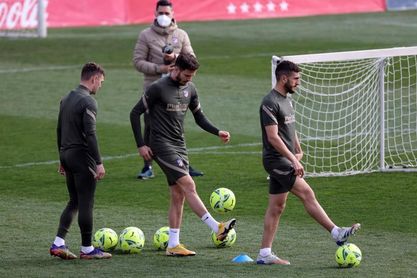 Simeone convoca a 20 jugadores con las bajas de Herrera y Giménez Simeone convoca a 20 jugadores con las bajas de Herrera y Giménez