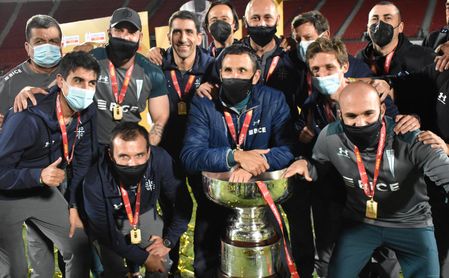 Poyet arranca con un título su andadura en Chile Poyet arranca con un título su andadura en Chile