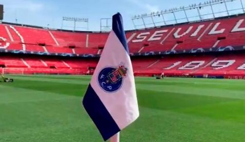 El Sánchez-Pizjuán 'cambia' de colores. El Sánchez-Pizjuán 'cambia' de colores.