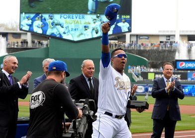 6-1. El venezolano Pérez y el dominicano Santana brillan con los Reales en su victoria sobre los Angelinos 6-1. El venezolano Pérez y el dominicano Santana brillan con los Reales en su victoria sobre los Angelinos