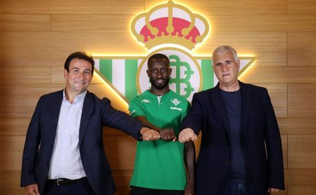 OFICIAL: Sabaly, nuevo jugador del Betis hasta 2026 OFICIAL: Sabaly, nuevo jugador del Betis hasta 2026