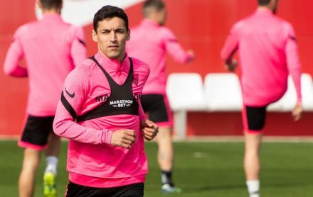 Jesús Navas renueva con el Sevilla hasta junio de 2024 Jesús Navas renueva con el Sevilla hasta junio de 2024