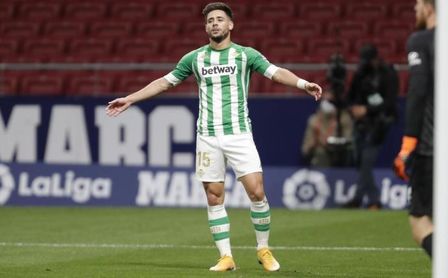 El Galatasaray se centra en otros laterales ante la dificultad con Álex Moreno. El Galatasaray se centra en otros laterales ante la dificultad con Álex Moreno.
