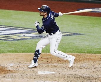 9-8. Low pega grand slam y lidera la remontada de los Rays ante los Indios 9-8. Low pega grand slam y lidera la remontada de los Rays ante los Indios