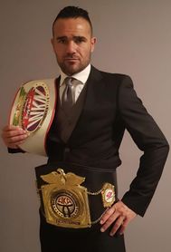 Juan Martos 'La Avispa', de soldador a centenario del kickboxing Juan Martos 'La Avispa', de soldador a centenario del kickboxing