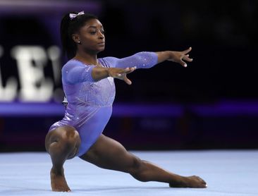 Biles avisa en el entrenamiento de podio y clava sus mayores dificultades Biles avisa en el entrenamiento de podio y clava sus mayores dificultades
