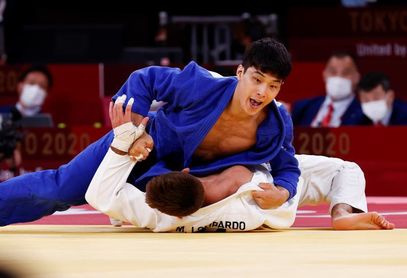 Download Los hermanos Abe abrazan el oro en judo el mismo día y ...