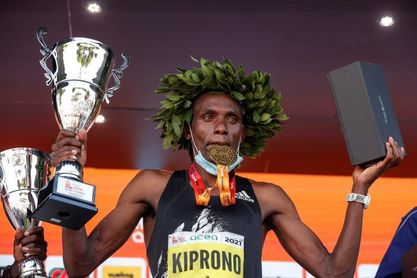 Los kenianos Kiprono y Cherono dominan el Maratón de Roma Los kenianos Kiprono y Cherono dominan el Maratón de Roma