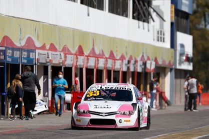 Un equipo integrado por mujeres hace historia en el automovilismo argentino Un equipo integrado por mujeres hace historia en el automovilismo argentino